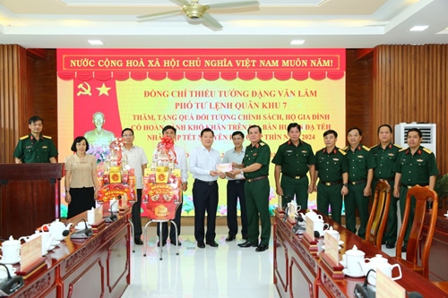 Bộ tư lệnh Quân khu 7 thăm và chúc Tết tại huyện Đạ Tẻh, tỉnh Lâm Đồng
